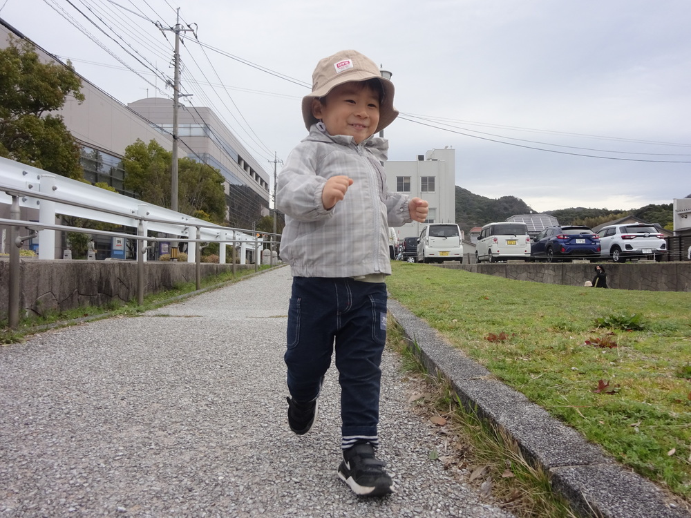 あすてらす公園で遊ぶ子ども (2)