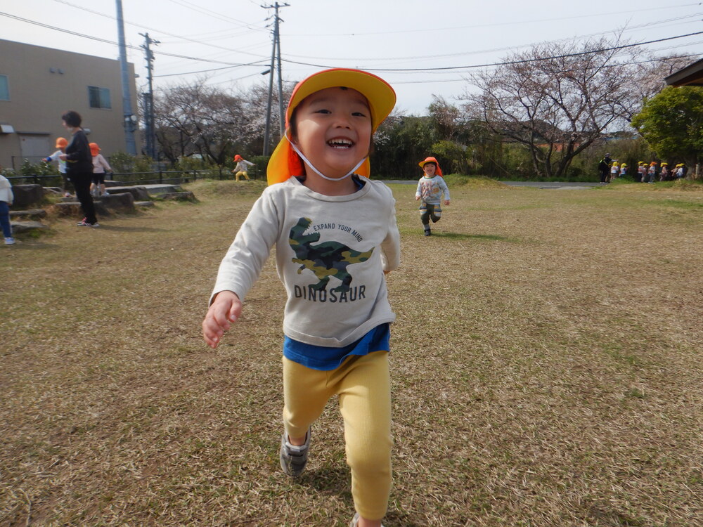 消防署横広場で遊ぶ子ども (2)