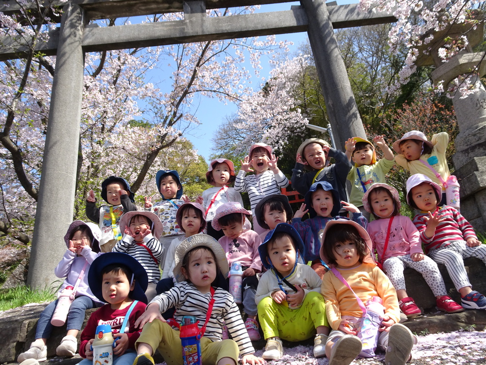 喜多の宮で遊ぶ子ども (1)