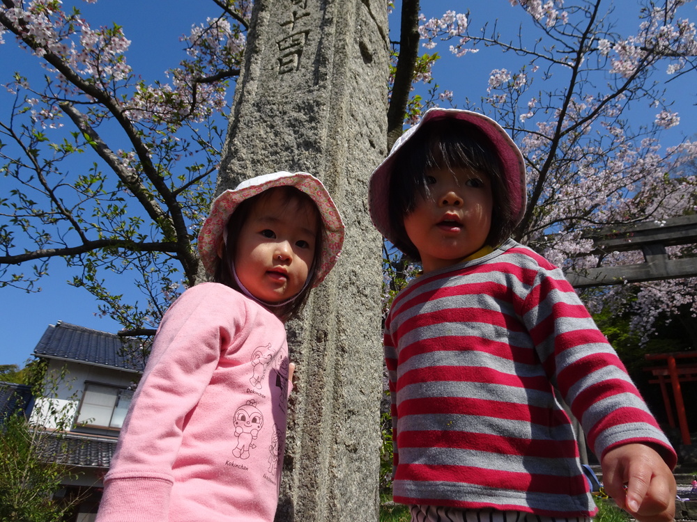 喜多の宮で遊ぶ子ども (3)