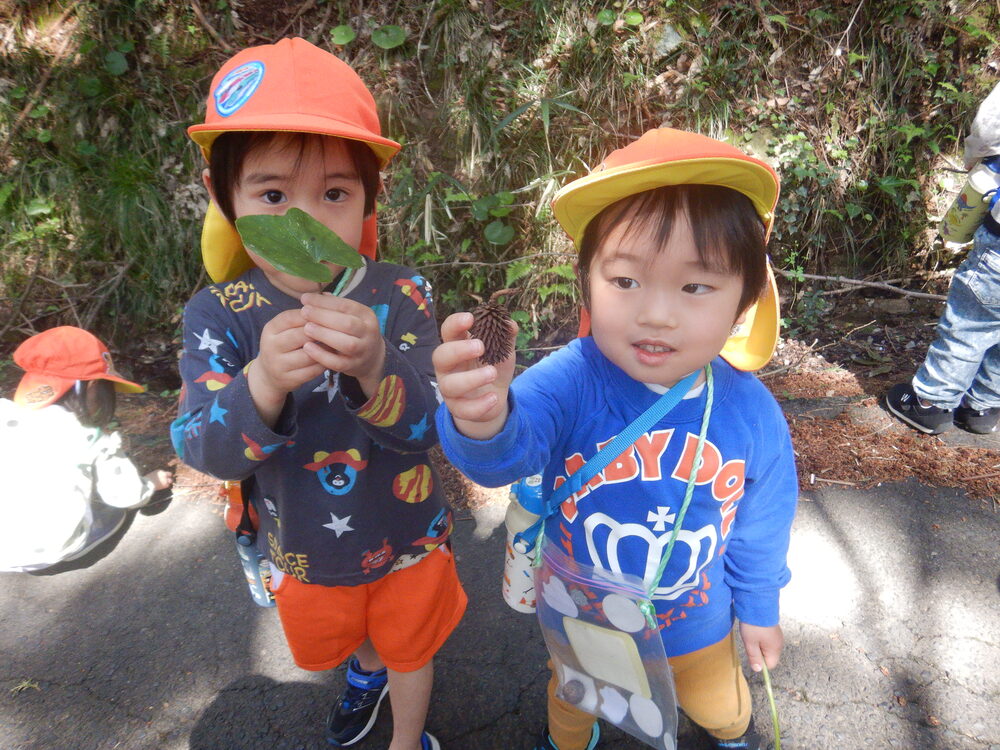 トトロの森を散策する子ども (3)