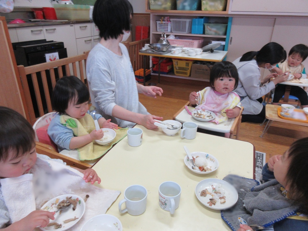 食べている様子