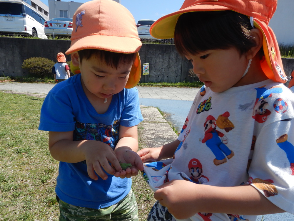 公園であそんでいる様子 (5)