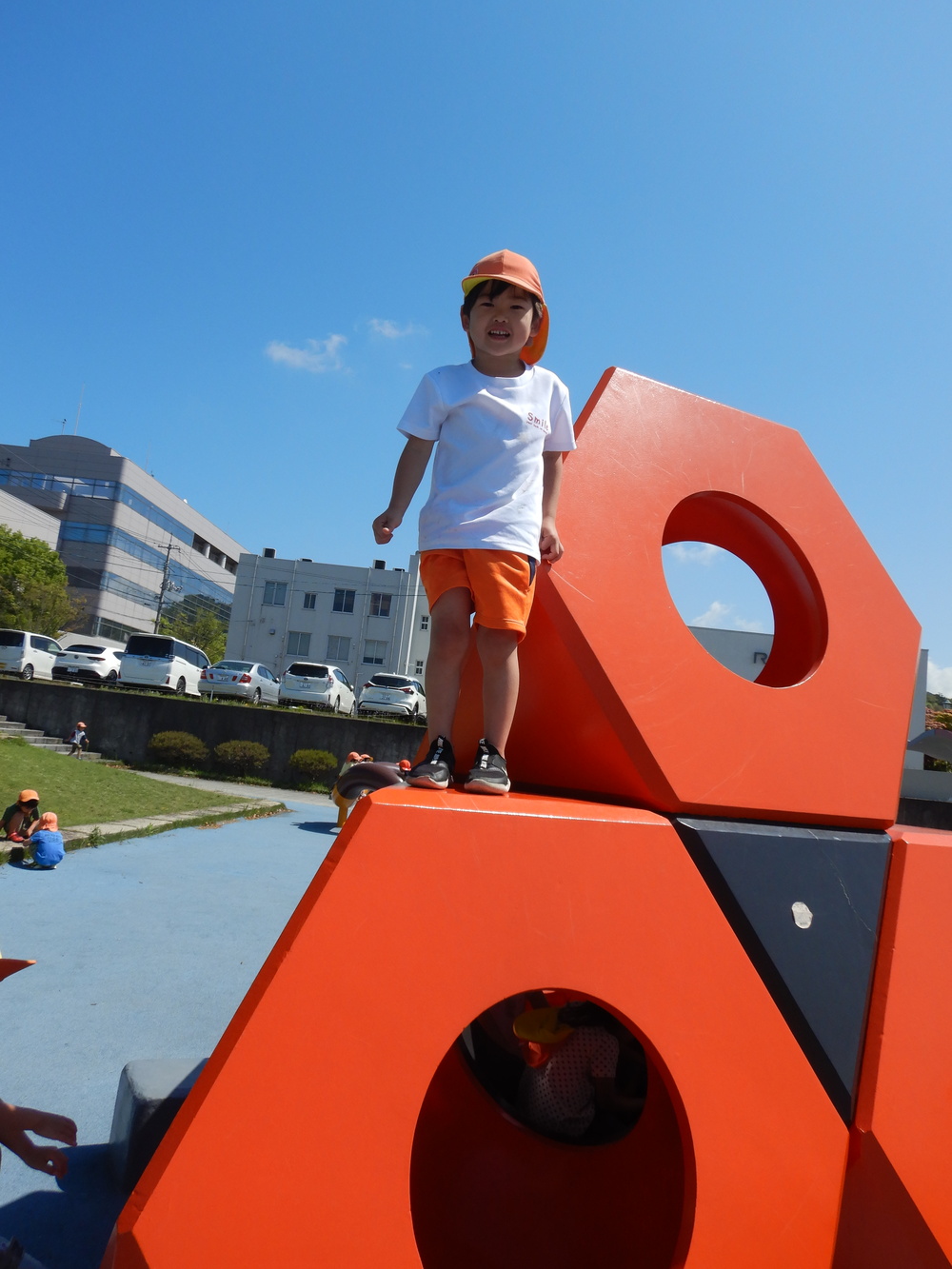 公園であそんでいる様子 (6)