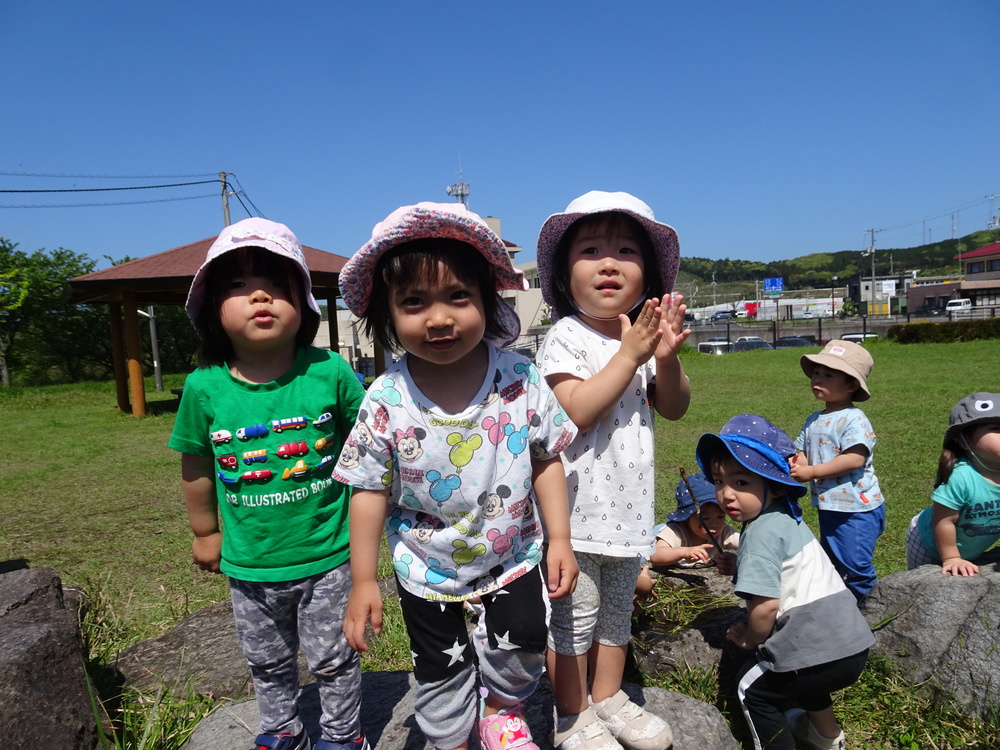 消防署横の広場で遊ぶ子ども５