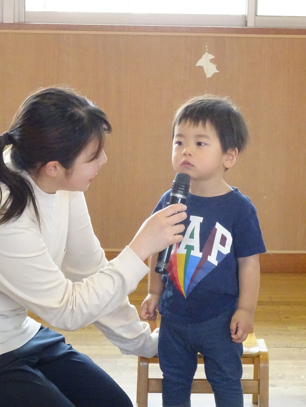 誕生会に参加する子ども (2)
