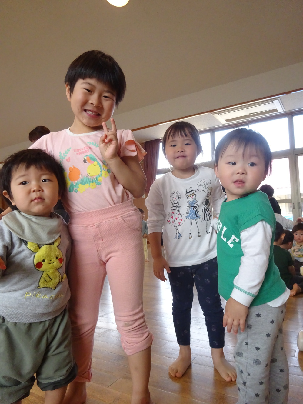 誕生会に参加する子ども (4)