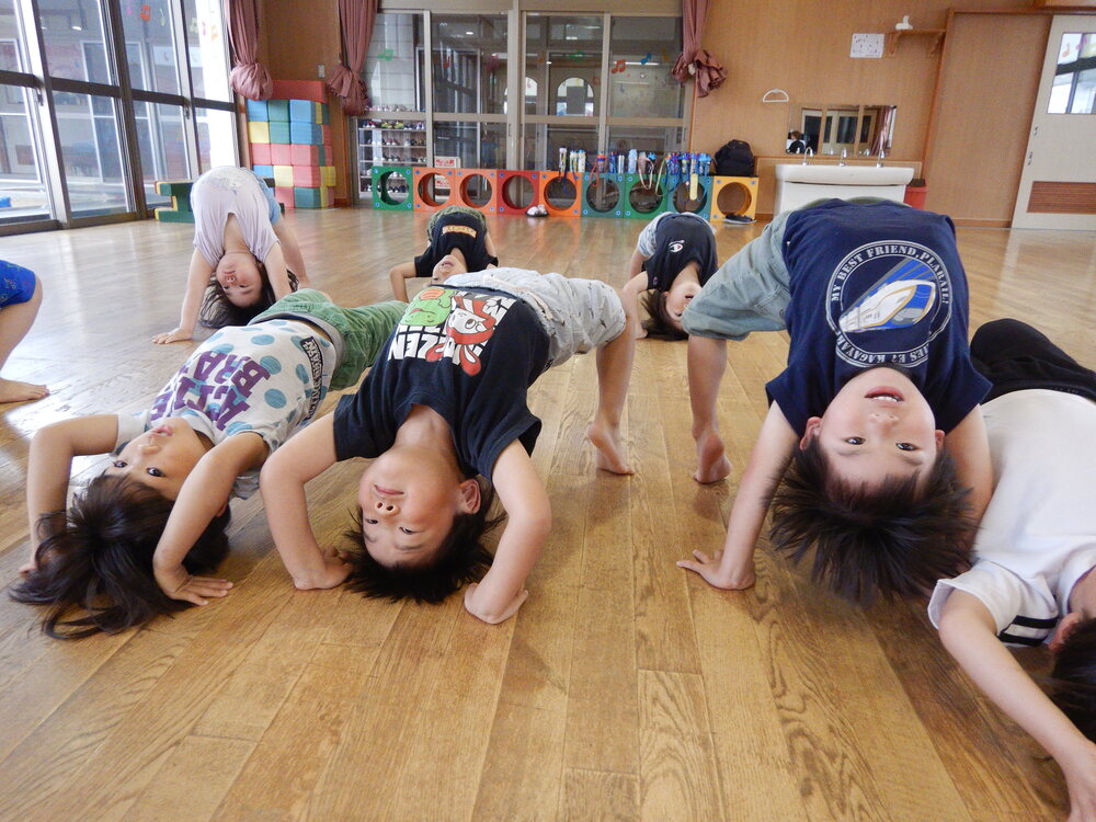 遊戯室で遊んでいる様子 (3)