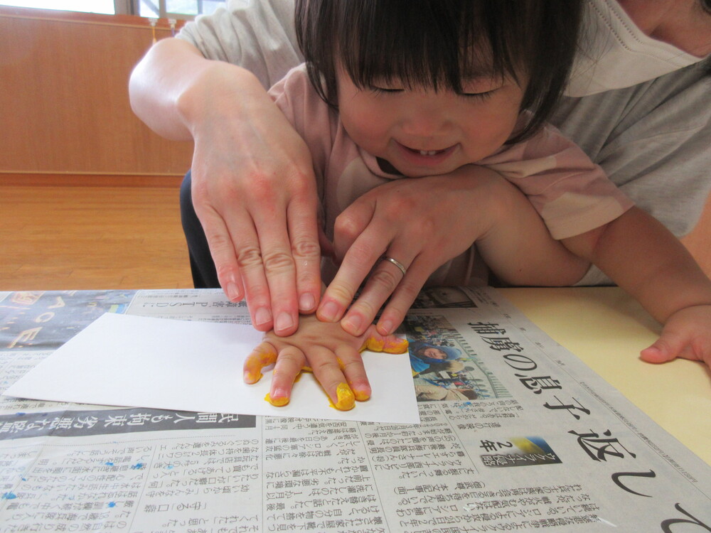 型はめブロックで遊んでいる様子 (3)