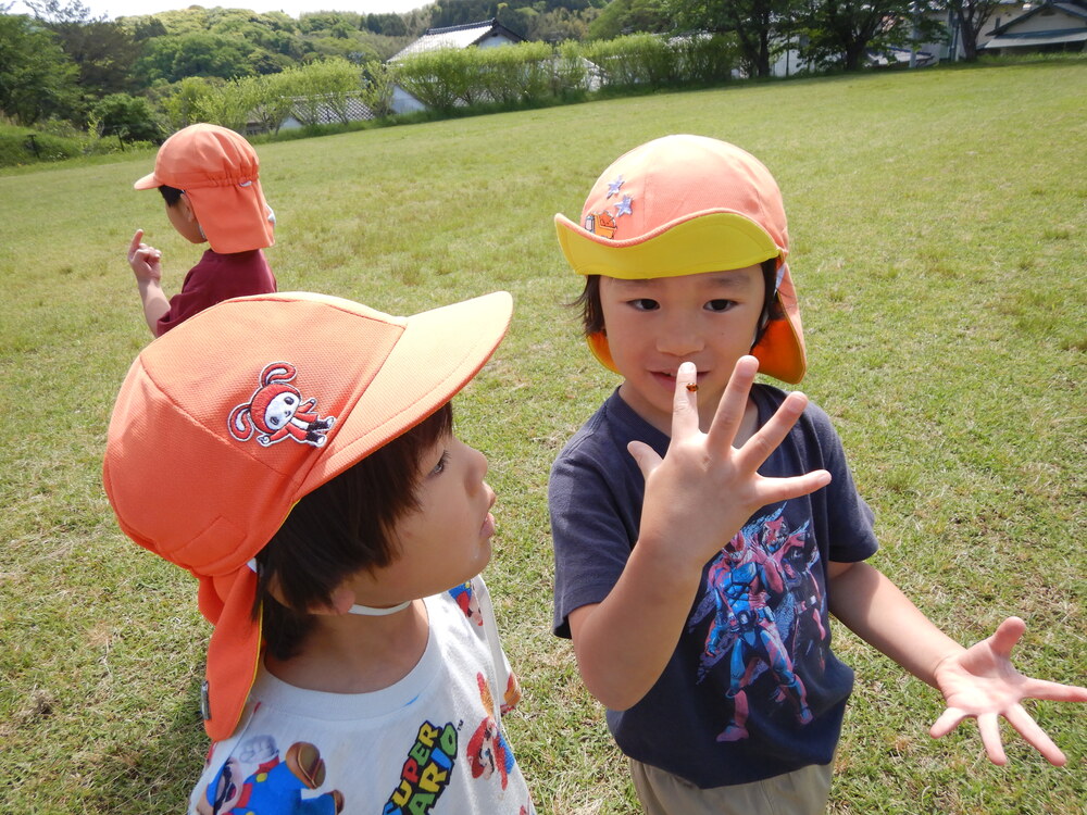 公園で遊んでいる様子 (6)