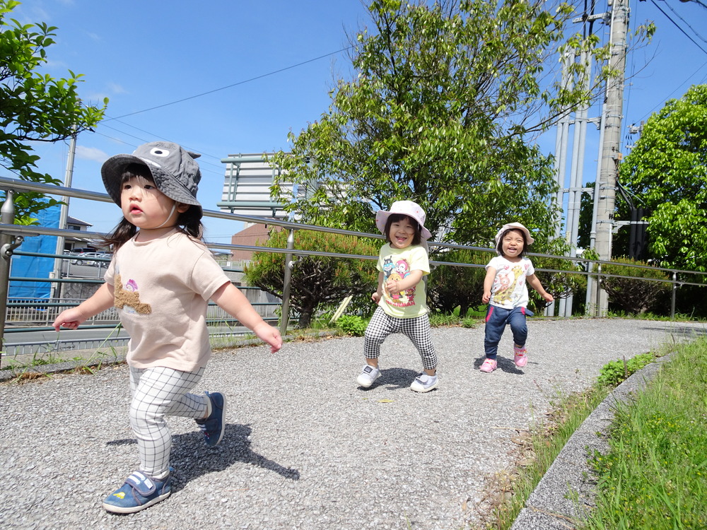 あすてらす公園で遊ぶ子ども (1)