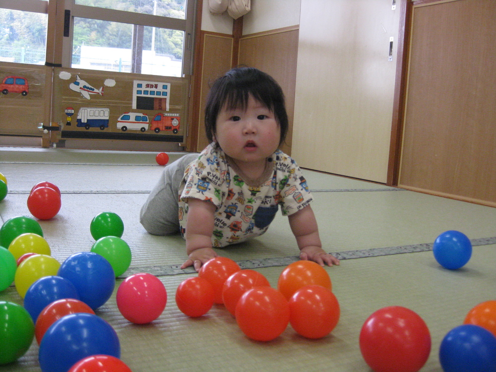 ボールに囲まれている