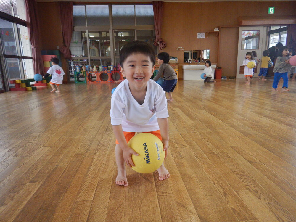 ボール遊び