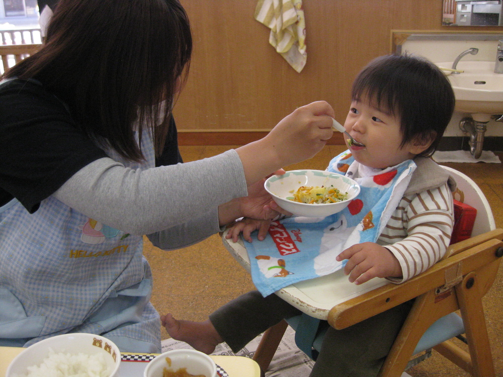 ご飯を食べている様子（2）