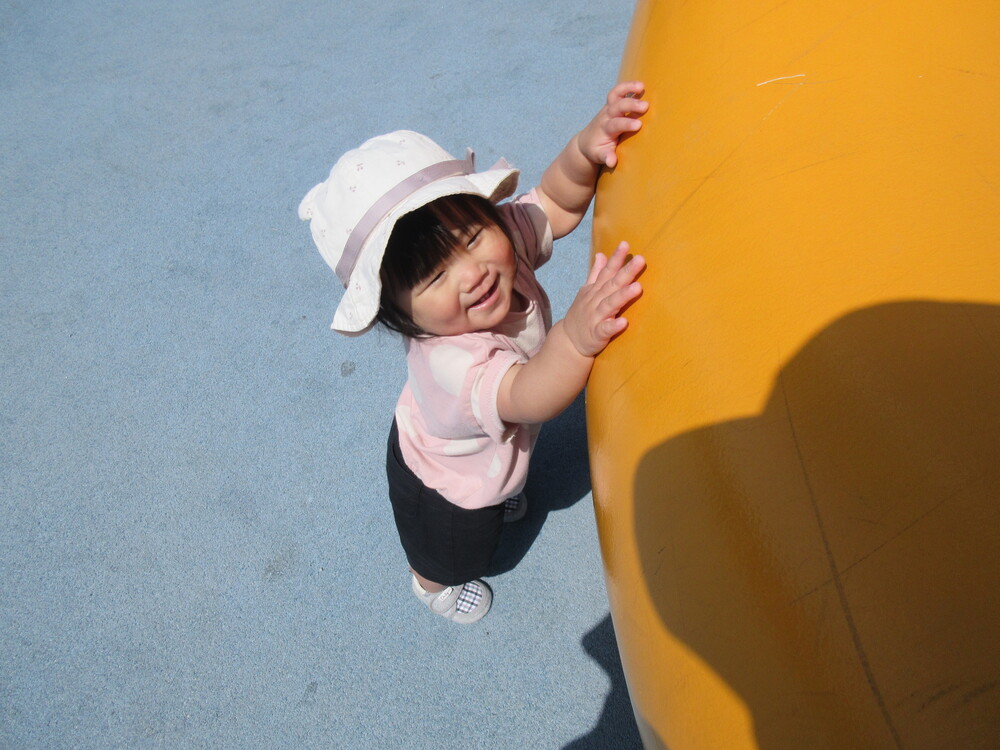 公園で遊ぶ様子