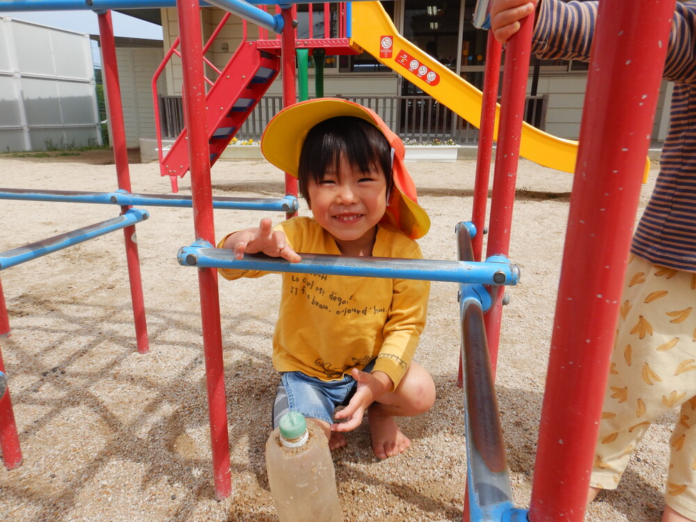 ごちそう作りをする男の子