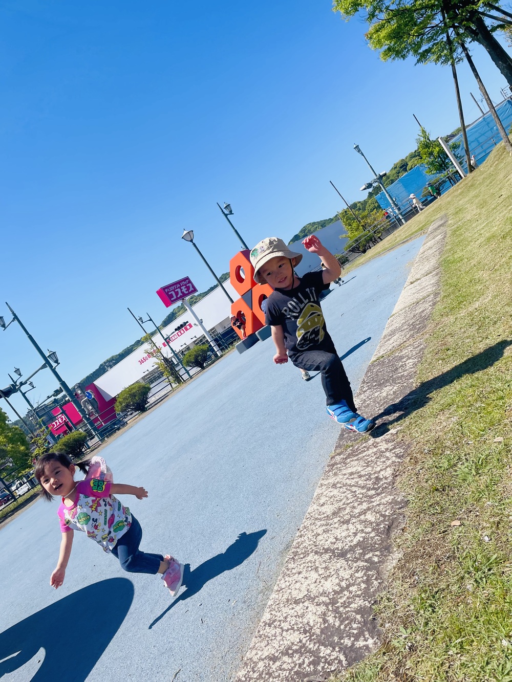 あすてらす公園で遊ぶ子ども