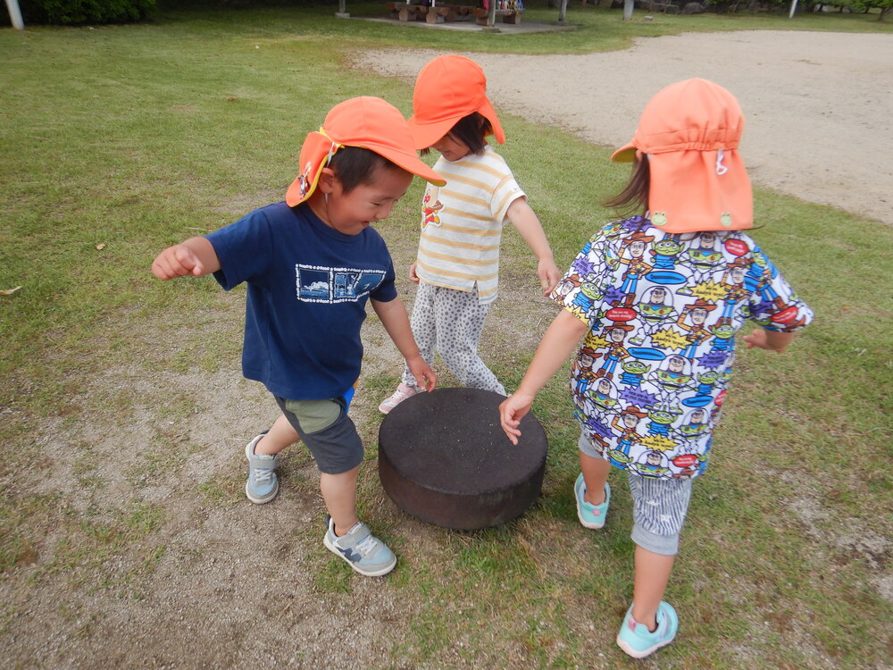 宮崎公園で遊ぶ子どもたち