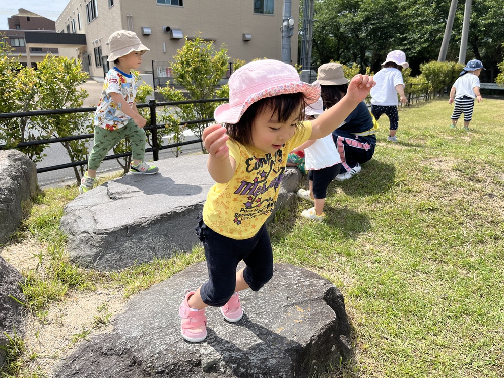 あすてらす公園で遊ぶこども (2)