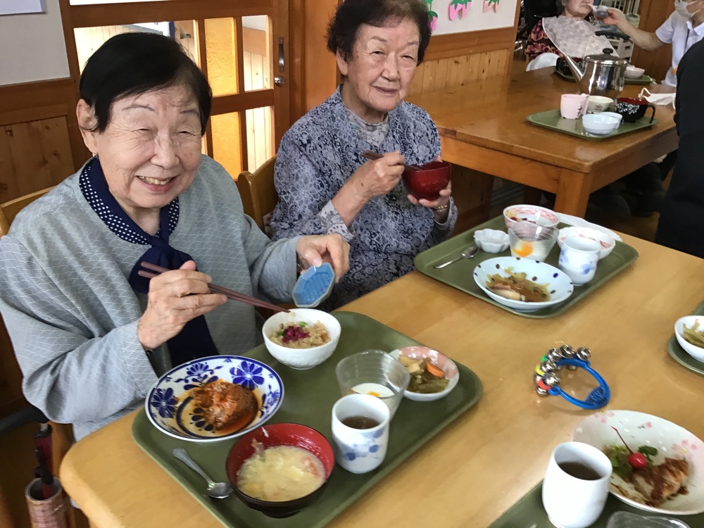 昼食の様子