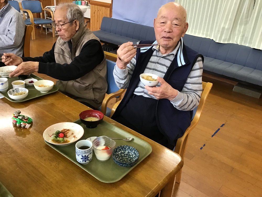 昼食の様子
