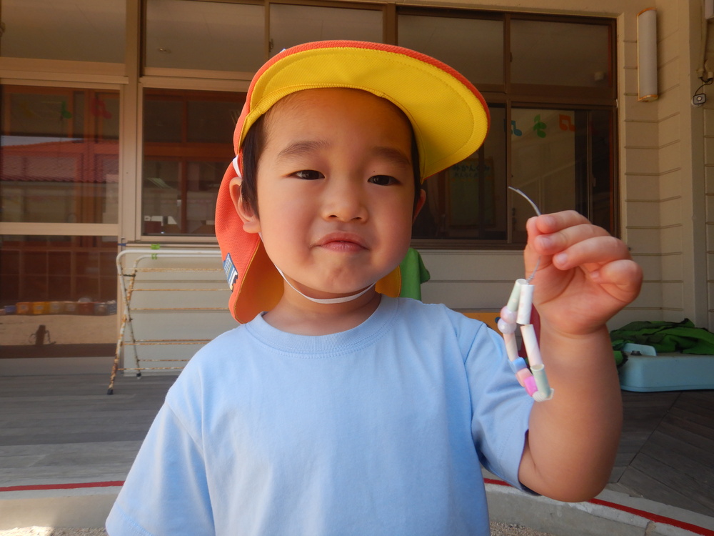 製作をしている子どもたち