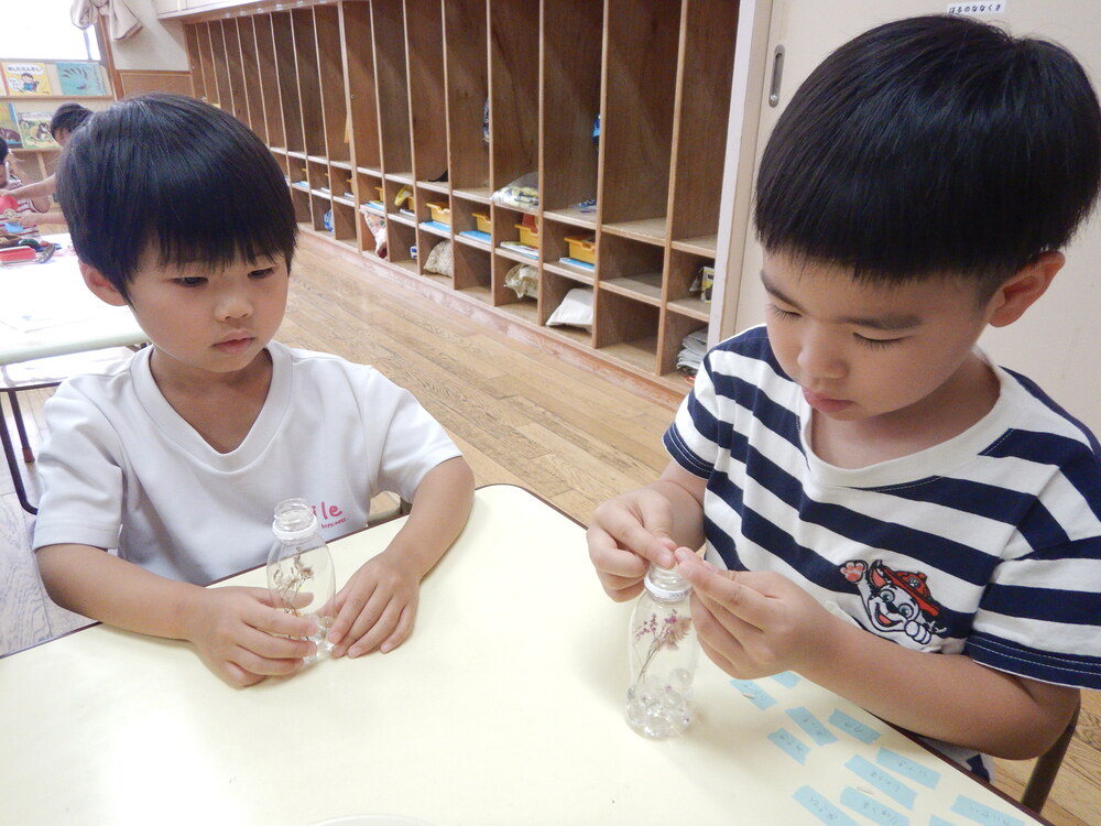 プレゼント作りをしている様子 (3)