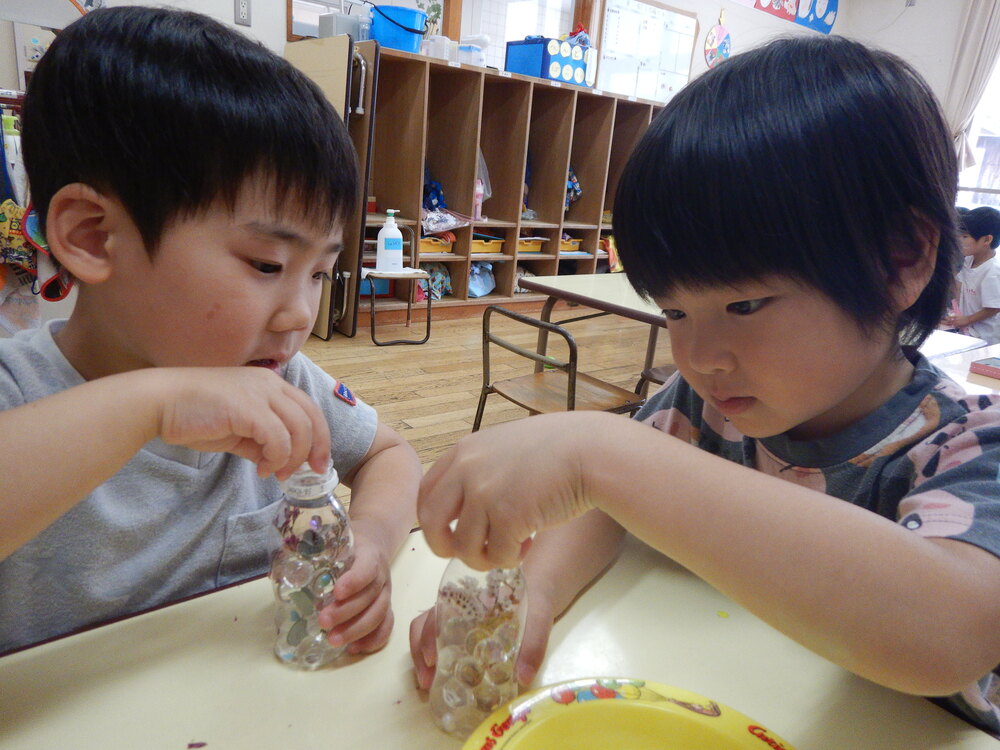 プレゼント作りをしている様子 (5)
