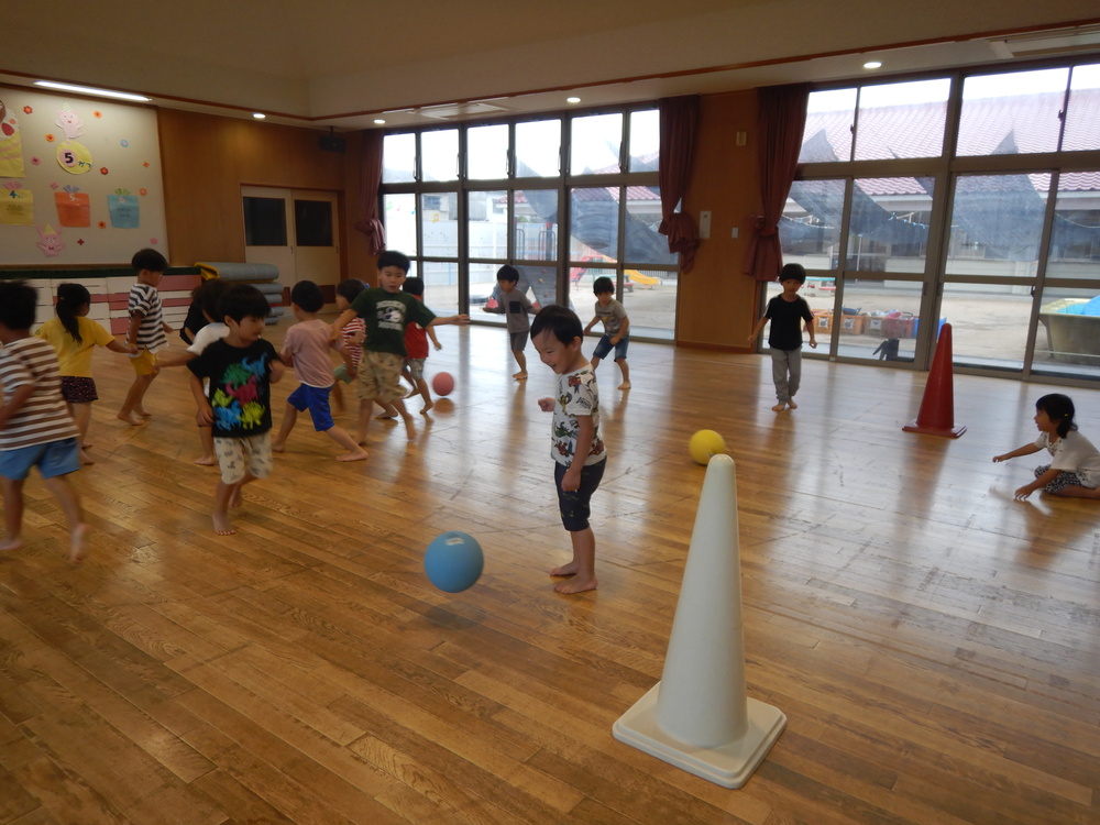 転がしドッチボール (1)