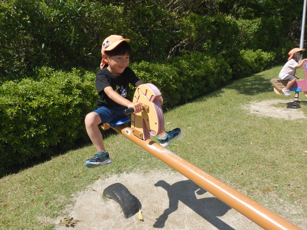 公園で遊んでいる様子 (3)