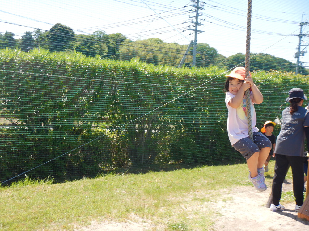 公園で遊んでいる様子 (5)