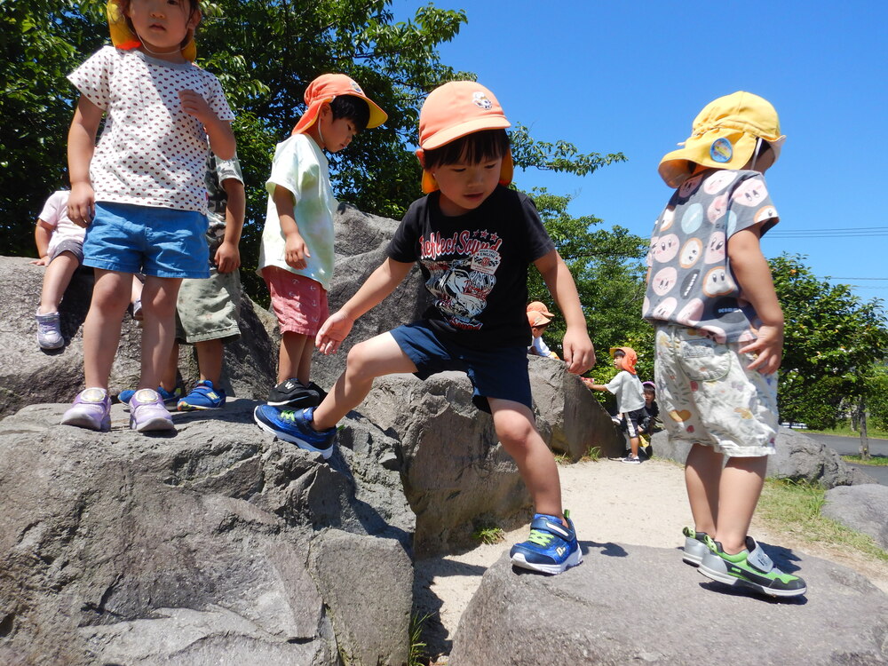 公園で遊んでいる様子 (6)