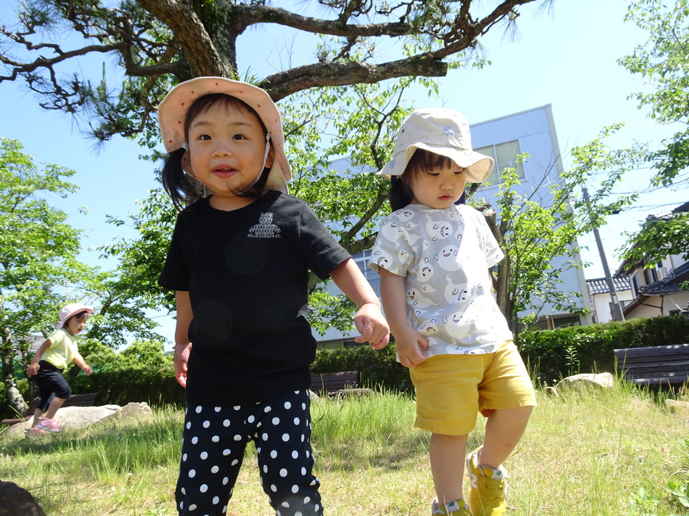 市民会館で遊ぶ子ども (2)