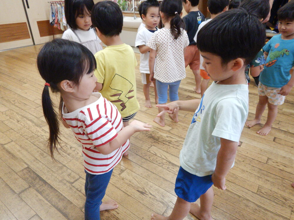 異年齢交流の様子 (4)