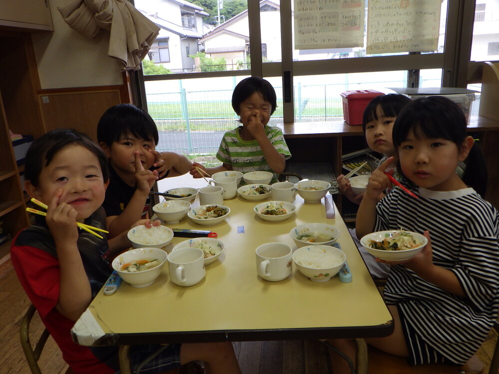 給食の様子