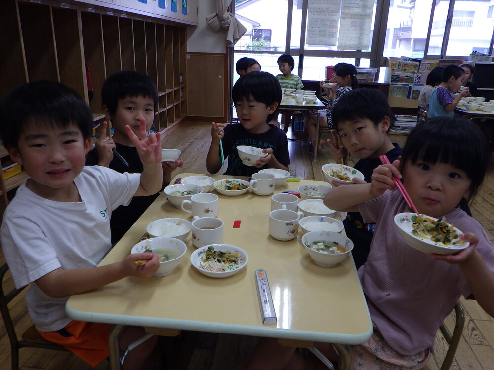給食の様子