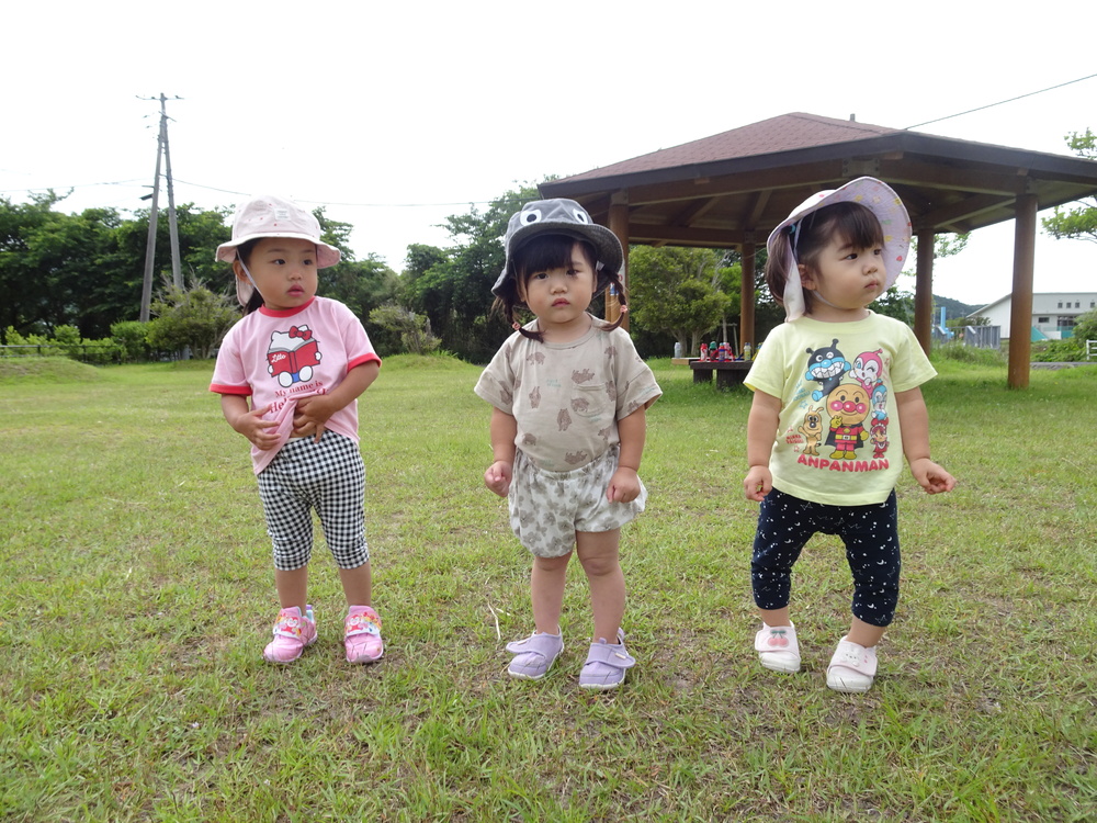 消防署横の広場で遊ぶ子ども (4)