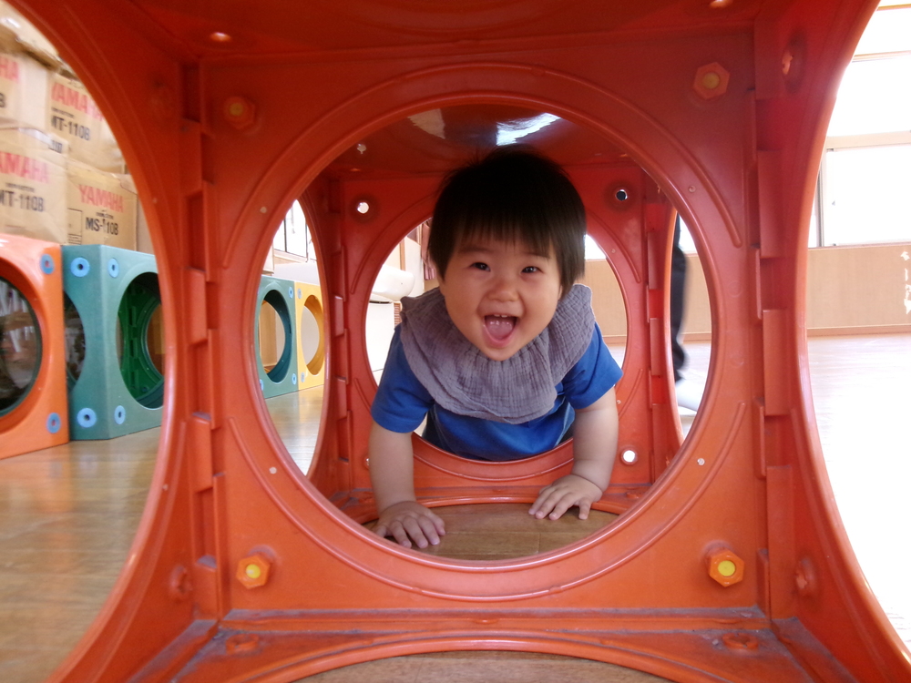 笑顔を見せている子ども