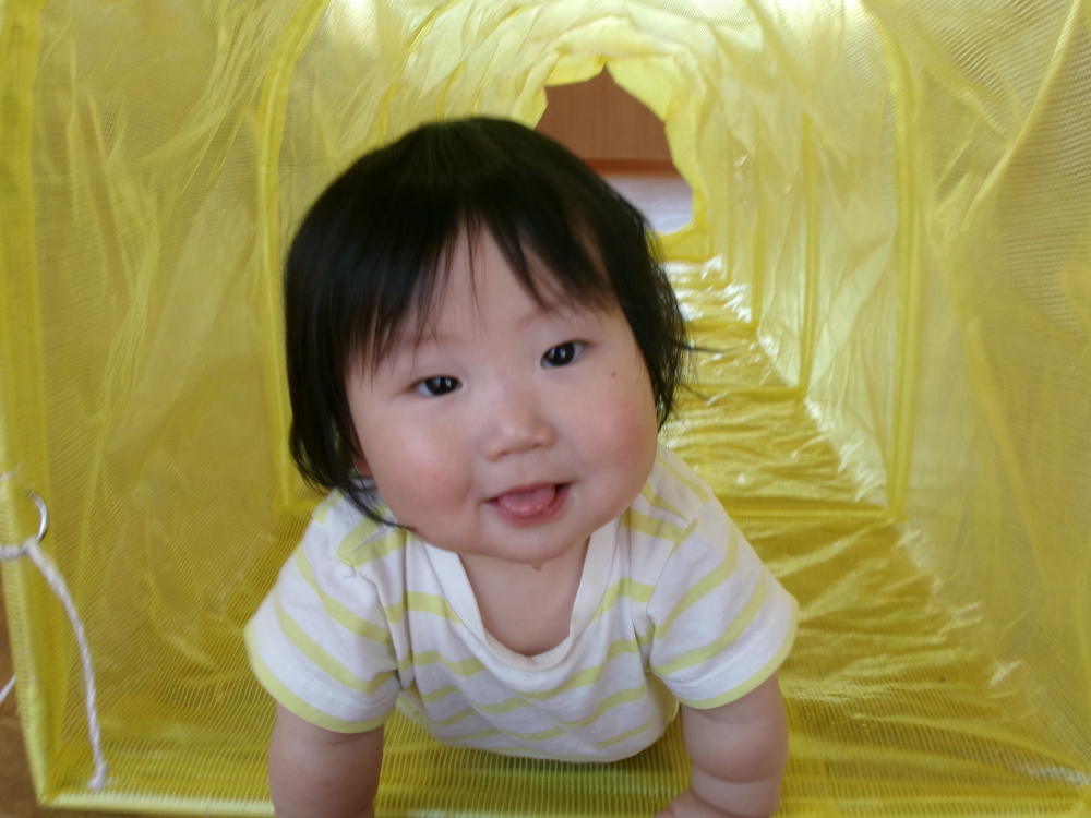 笑顔を見せている子ども