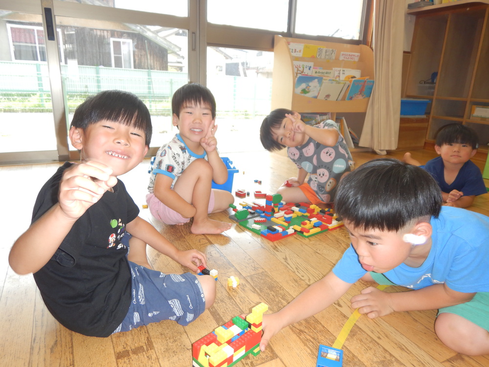 ブロック遊びの様子