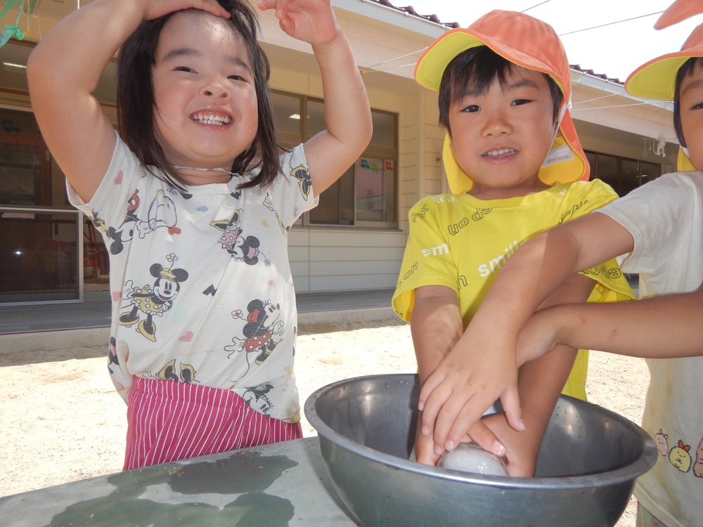 氷遊びの様子 (4)