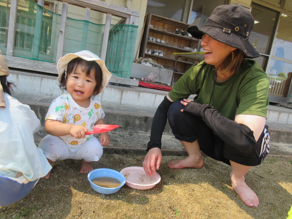 どろんこ遊びの様子 (1)