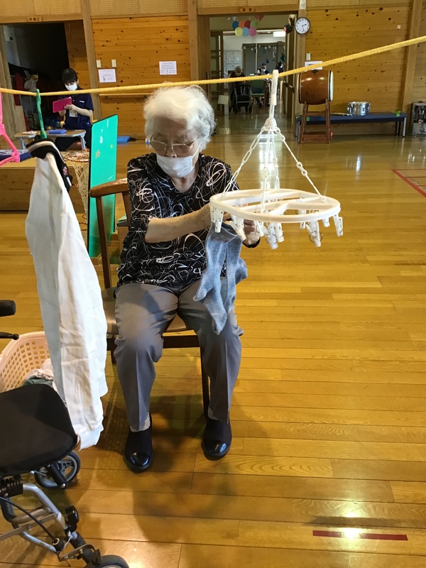 シャツやタオル・靴下等干しています