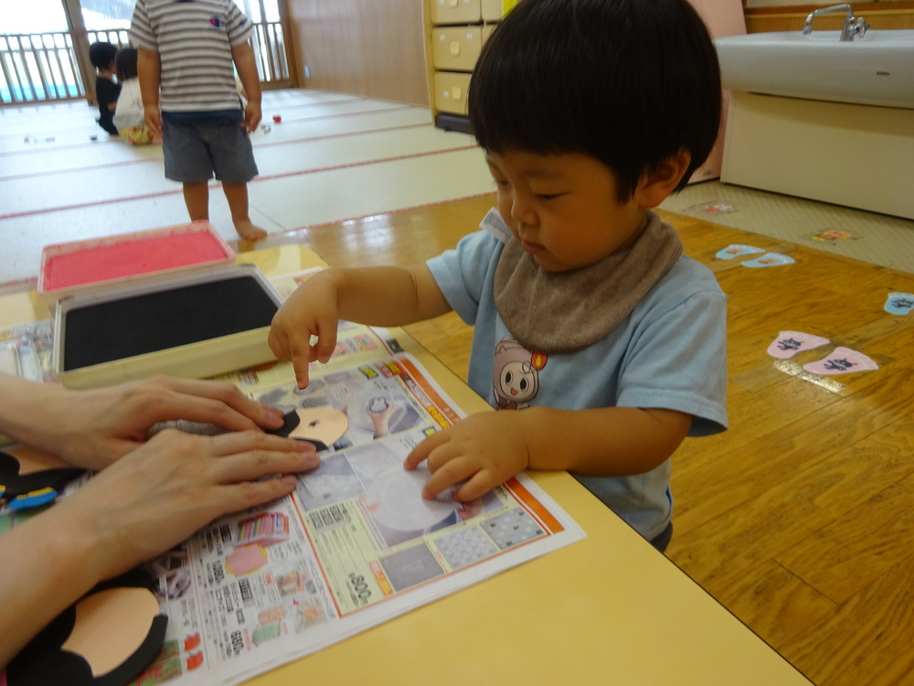 制作をする様子 (2)