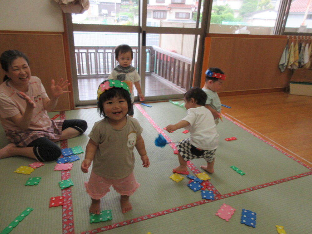 ホックブロックで遊ぶ様子 (5)