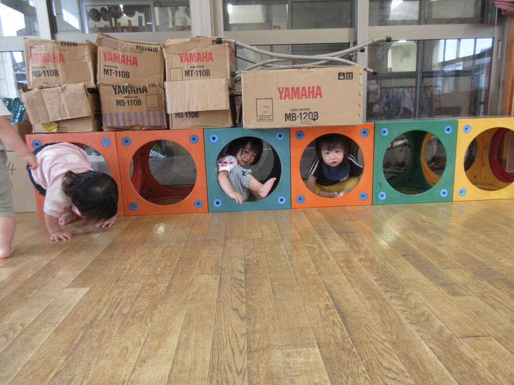 遊戯室で遊んでいる様子 (5)