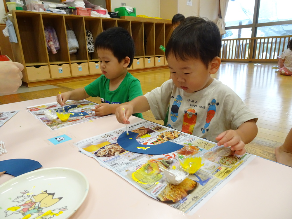 七夕の製作をしている様子 (3)
