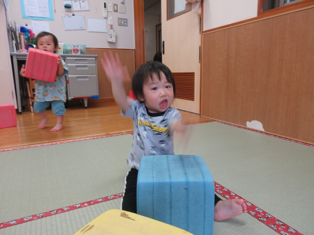 プラフォーミングで遊んでいる様子 (4)