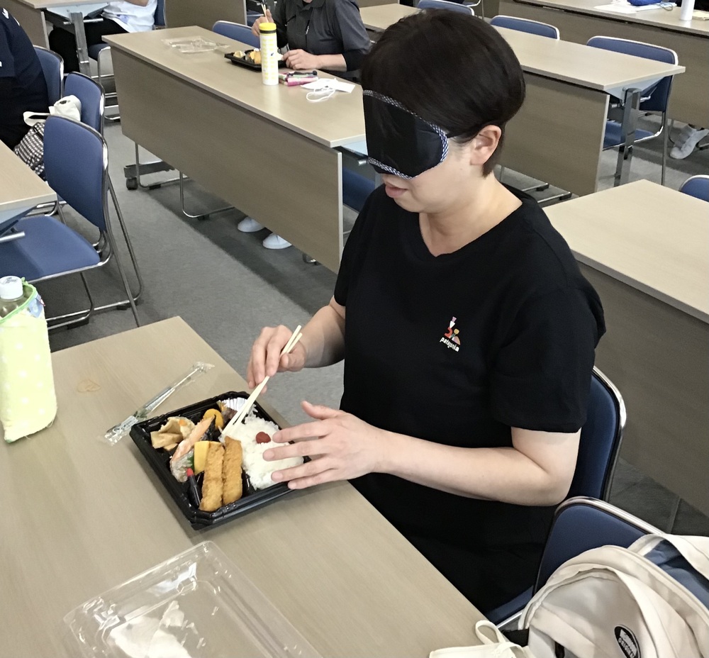 弁当食べる