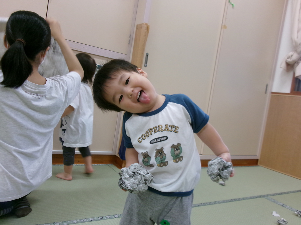 新聞紙遊び
